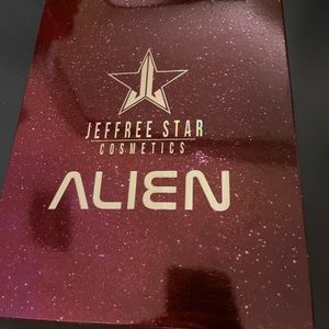 New in box never used Jeffrey star Alien eye shadow palette